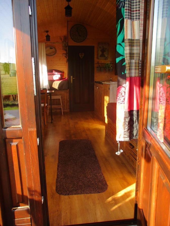 Roulotte Panoramique Du Moulin Bed & Breakfast Chatillon-sur-Marne Bagian luar foto